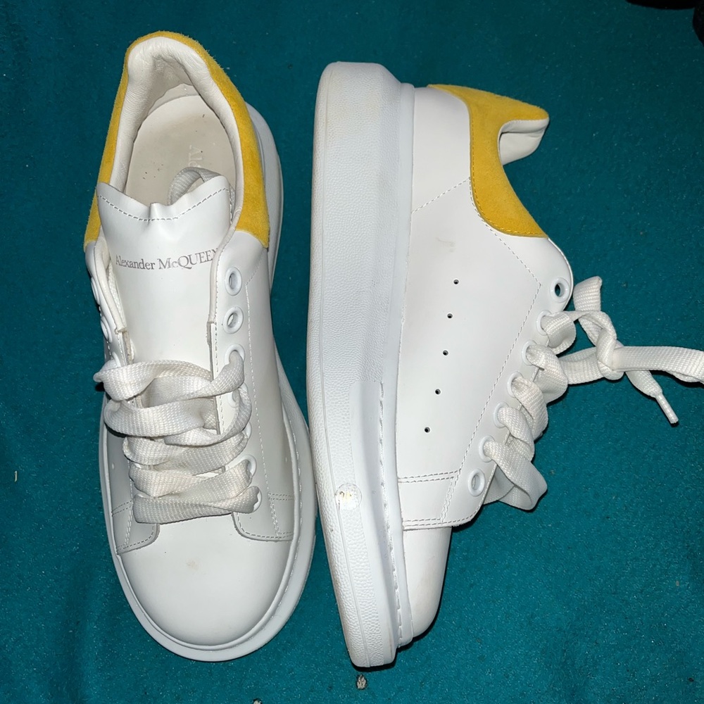 ALEXANDER MCQUEEN SNEAKERS FOR SALE SIZE 40 only worn once